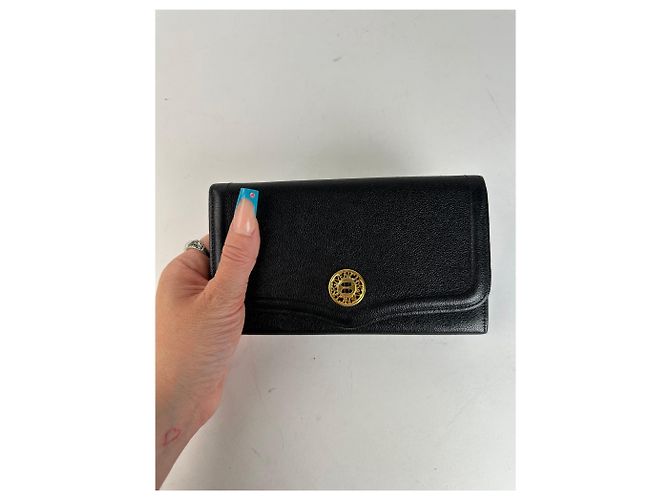 Givenchy Ledergeldbörse in Schwarz mit goldfarbenem Logo-Detail - Ansicht 6