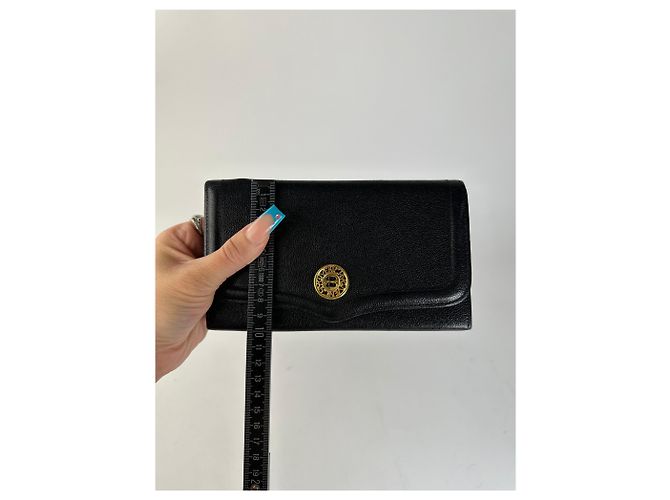 Givenchy Ledergeldbörse in Schwarz mit goldfarbenem Logo-Detail - Ansicht 8