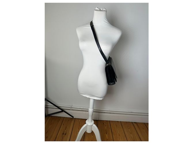 Gucci Black Leather Shoulder Bag - view 13
