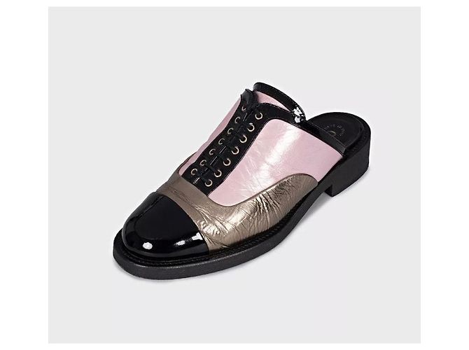 Zoccoli Chanel Tricolor con lacci Misura 38.5 Usato - vista 3