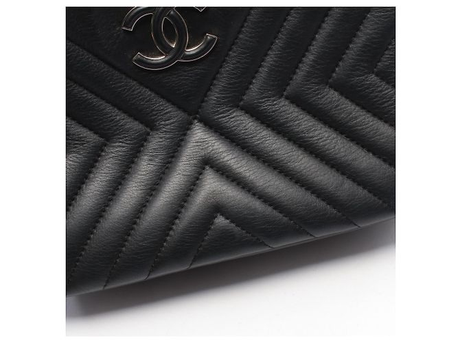 Borsa a Spalla Chanel Chevron V-Stitch Tassel Nero - vista 8