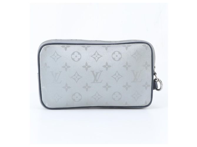 Clutch Louis Vuitton Monogram Satellite Alpha Argento Blu navy - vista 3