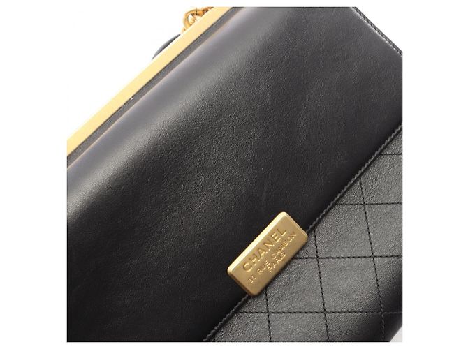 Borsa a tracolla 2-Way Matelassé Chanel in nero - vista 10