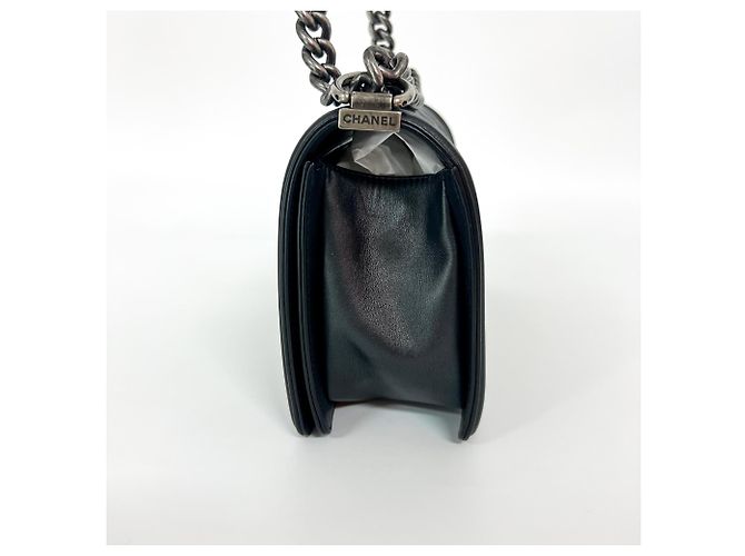 Le Boy Bolsa Chanel Boy Flap em pele de cordeiro acolchoada Old Medium Preto - vista 5