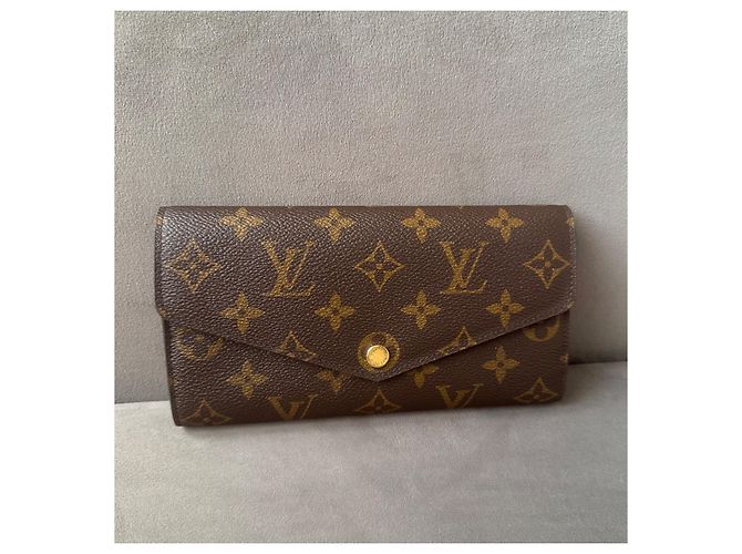Louis Vuitton Cartera Sarah Monogram Canvas Castaño - vista 10