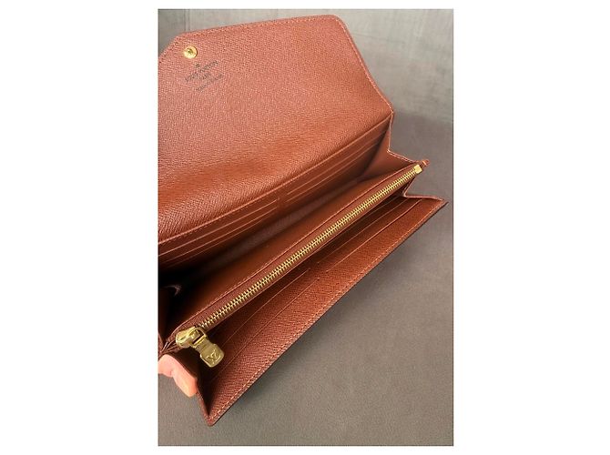 Louis Vuitton Cartera Sarah Monogram Canvas Castaño - vista 13