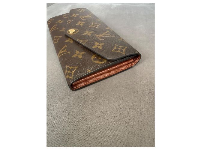 Louis Vuitton Cartera Sarah Monogram Canvas Castaño - vista 6
