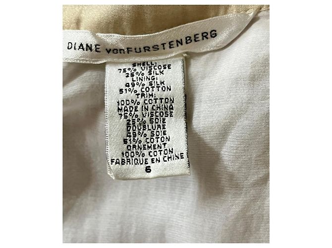 Vestido Diane von Furstenberg Ayuka de seda plisada - Marfil/Oro Blanco Dorado - vista 5