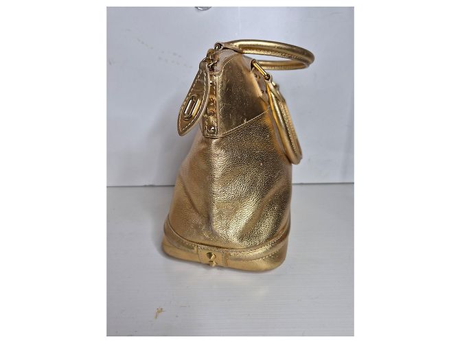 Louis Vuitton Alma BB borsa pelle oro D'oro - vista 3