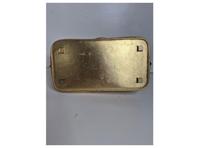 Louis Vuitton Alma BB borsa pelle oro D'oro - vista 5