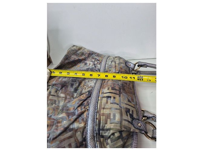 Fendi Schultertasche Zucca Muster Braun Grau Metallisch - Ansicht 13