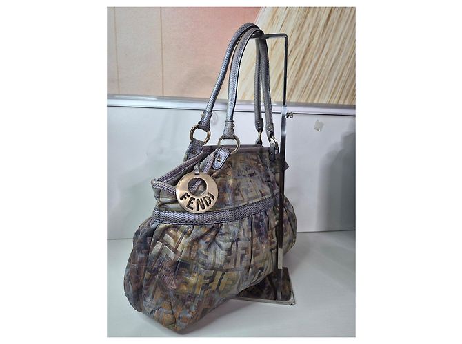 Fendi Schultertasche Zucca Muster Braun Grau Metallisch - Ansicht 3