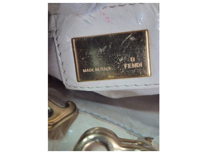 Fendi Borsa Tote in Pelle Lucida Crema Crudo - vista 10