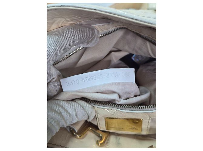 Fendi Borsa Tote in Pelle Lucida Crema Crudo - vista 12