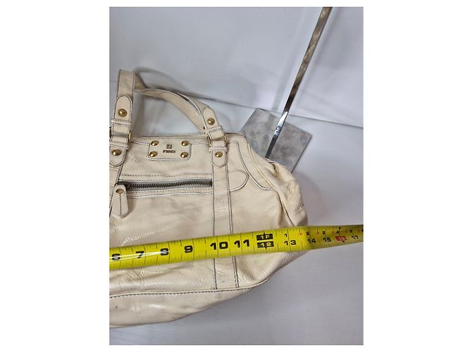Fendi Borsa Tote in Pelle Lucida Crema Crudo - vista 15
