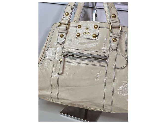 Fendi Borsa Tote in Pelle Lucida Crema Crudo - vista 2