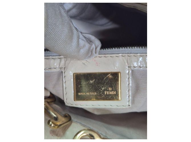 Fendi Borsa Tote in Pelle Lucida Crema Crudo - vista 9