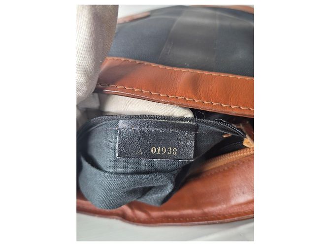 Fendi Schultertasche aus Zucca-Canvas und Leder Braun Schwarz - Ansicht 10