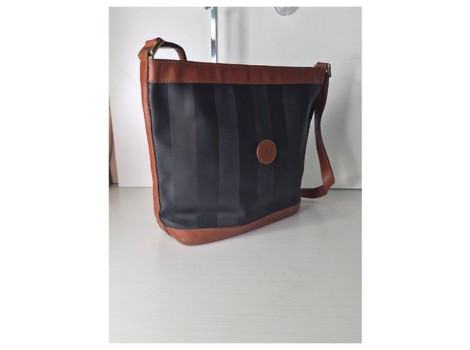 Fendi Schultertasche aus Zucca-Canvas und Leder Braun Schwarz - Ansicht 3