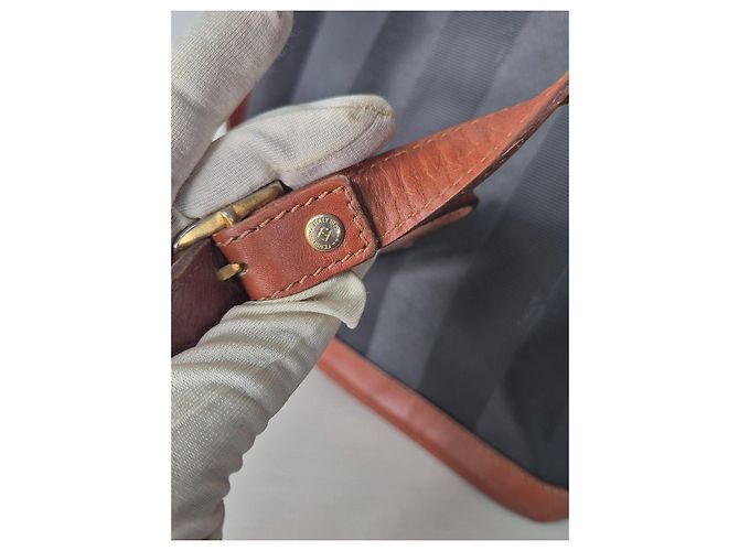 Fendi Schultertasche aus Zucca-Canvas und Leder Braun Schwarz - Ansicht 8