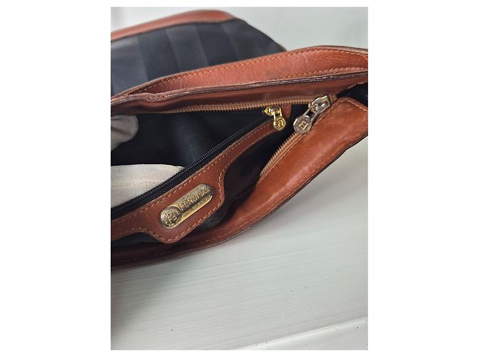 Fendi Schultertasche aus Zucca-Canvas und Leder Braun Schwarz - Ansicht 9