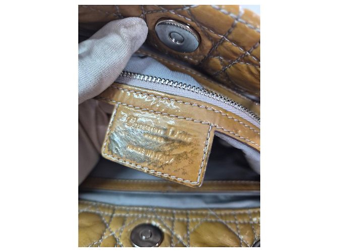 Christian Dior Bolso Tote Cannage en Piel Charol Castaño - vista 10