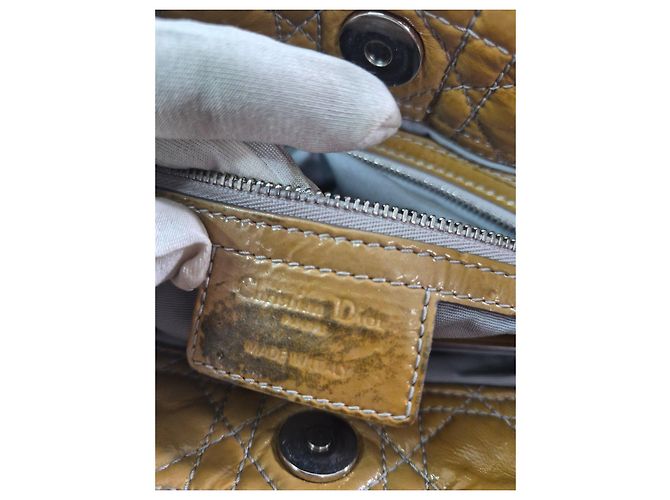 Christian Dior Bolso Tote Cannage en Piel Charol Castaño - vista 12