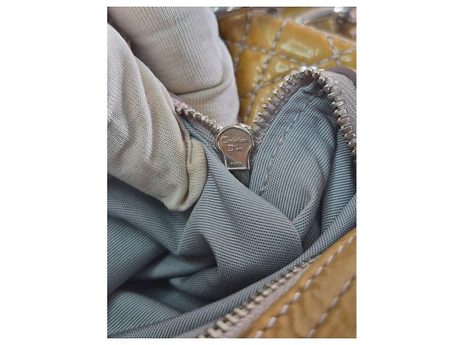 Christian Dior Bolso Tote Cannage en Piel Charol Castaño - vista 14
