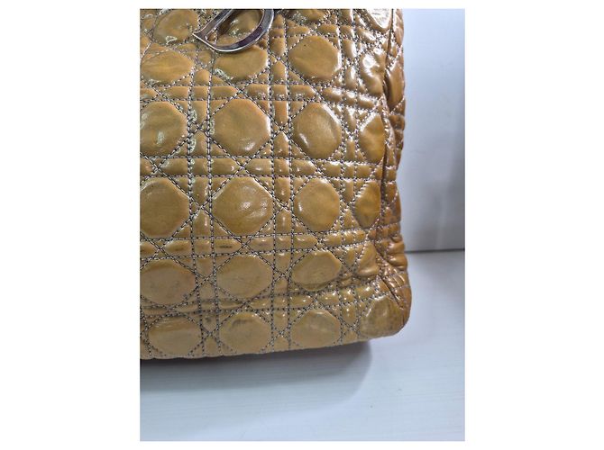 Christian Dior Bolso Tote Cannage en Piel Charol Castaño - vista 2