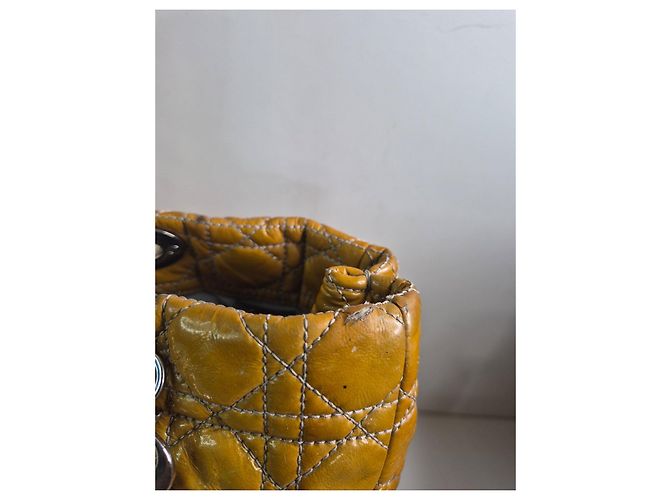 Christian Dior Bolso Tote Cannage en Piel Charol Castaño - vista 3