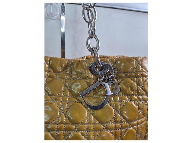 Christian Dior Bolso Tote Cannage en Piel Charol Castaño - vista 4