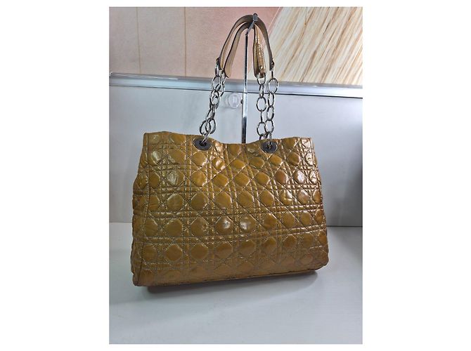 Christian Dior Bolso Tote Cannage en Piel Charol Castaño - vista 7