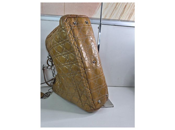 Christian Dior Bolso Tote Cannage en Piel Charol Castaño - vista 8
