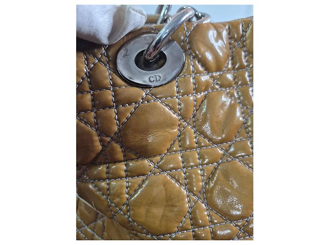 Christian Dior Bolso Tote Cannage en Piel Charol Castaño - vista 9