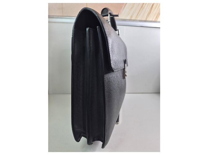 Louis Vuitton Valigetta in pelle Taiga Nero - vista 3