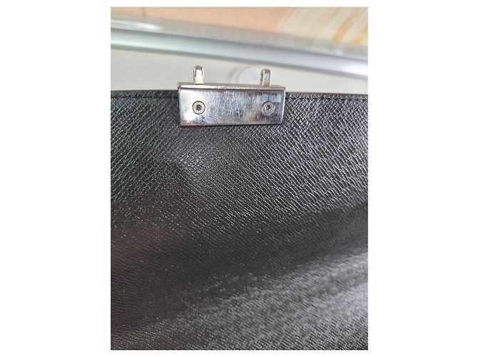Louis Vuitton Valigetta in pelle Taiga Nero - vista 7