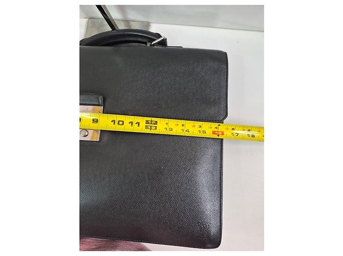 Louis Vuitton Valigetta in pelle Taiga Nero - vista 9