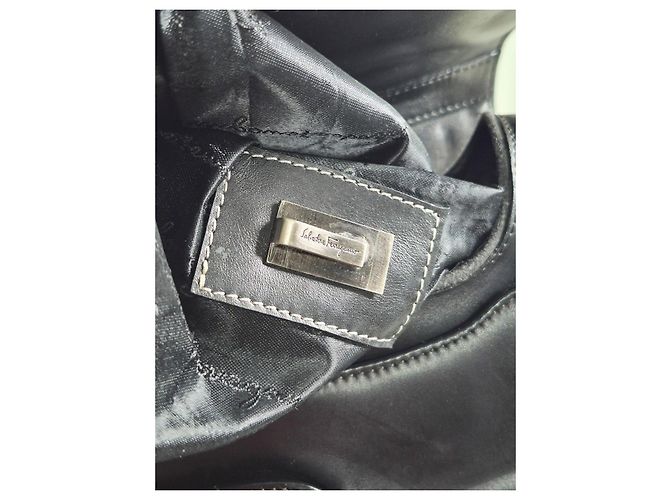 Salvatore Ferragamo Borsa a tracolla Gancini Nero - vista 8