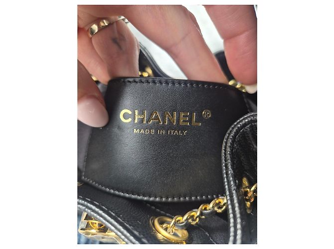 Chanel Quilted Leather Drawstring Bag in Schwarz - Ansicht 3