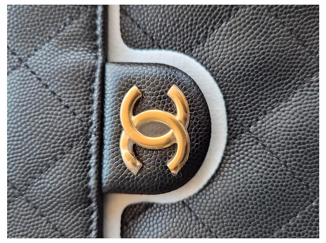 Chanel Quilted Leather Drawstring Bag in Schwarz - Ansicht 5