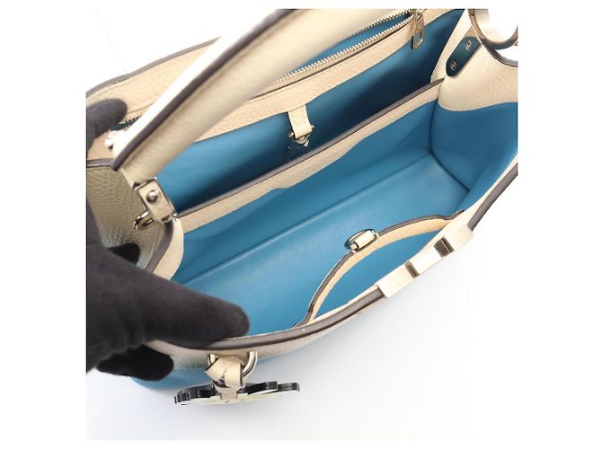 Borsa 2-Way Capucines MM Louis Vuitton Blu Crudo - vista 3