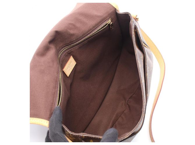 Bolsa de Ombro Louis Vuitton Menilmontant MM Marrom - vista 3