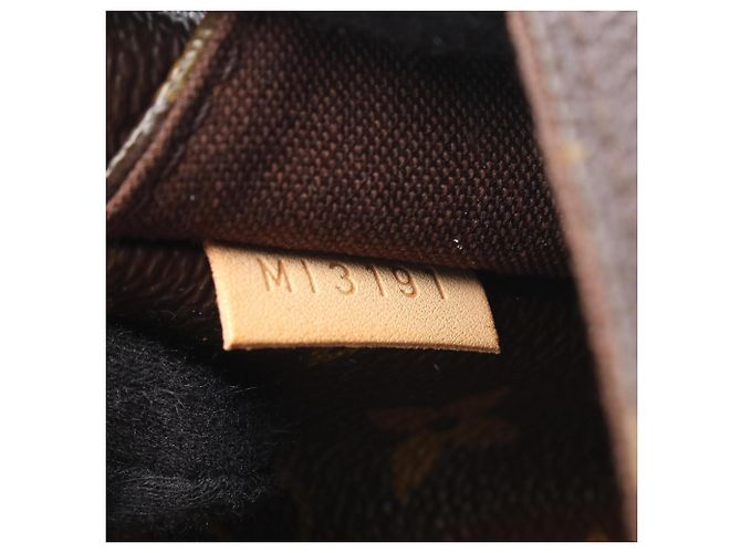 Bolsa de Ombro Louis Vuitton Menilmontant MM Marrom - vista 5