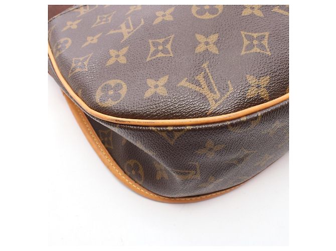 Bolsa de Ombro Louis Vuitton Menilmontant MM Marrom - vista 6