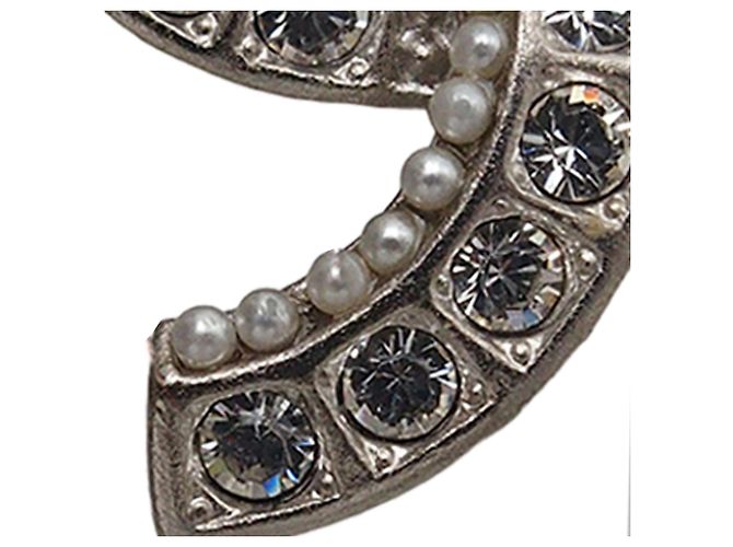 Chanel Silber CC Messing Anhänger-Halskette mit Strass und Kunstperlen - vista 10