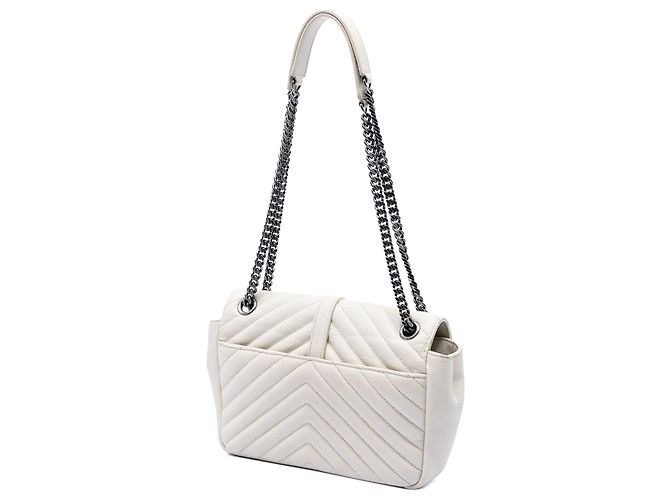 Bolsa Envelope Monogram em couro de bezerro Chevron branco Medium da Saint Laurent Fora de branco - vista 2