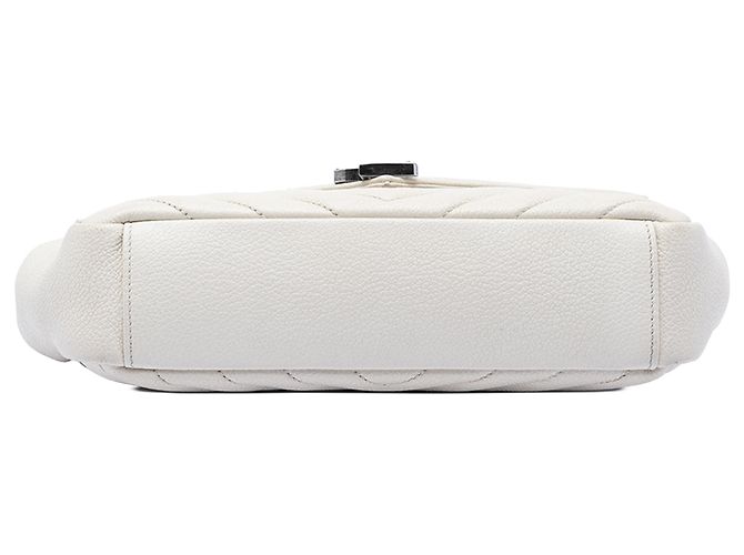 Bolsa Envelope Monogram em couro de bezerro Chevron branco Medium da Saint Laurent Fora de branco - vista 3