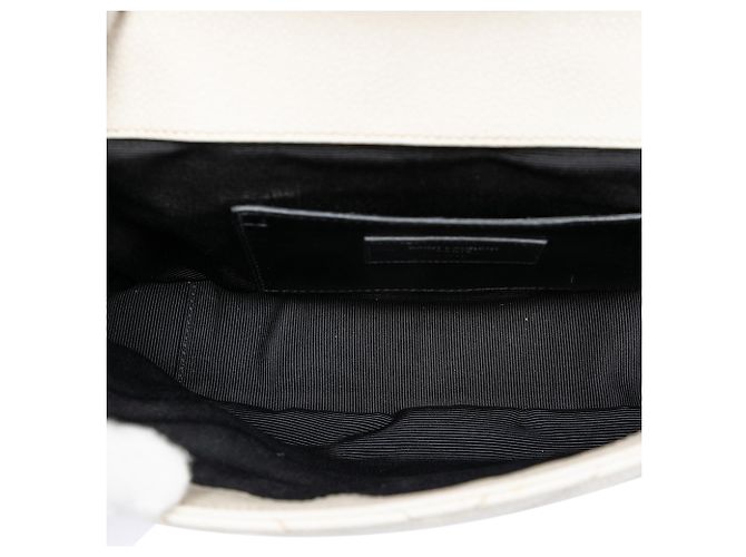 Bolsa Envelope Monogram em couro de bezerro Chevron branco Medium da Saint Laurent Fora de branco - vista 4
