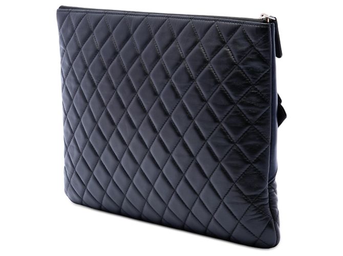 Clutch Chanel Black Large Quilted Lambskin Camellia O Case Nero - vista 2