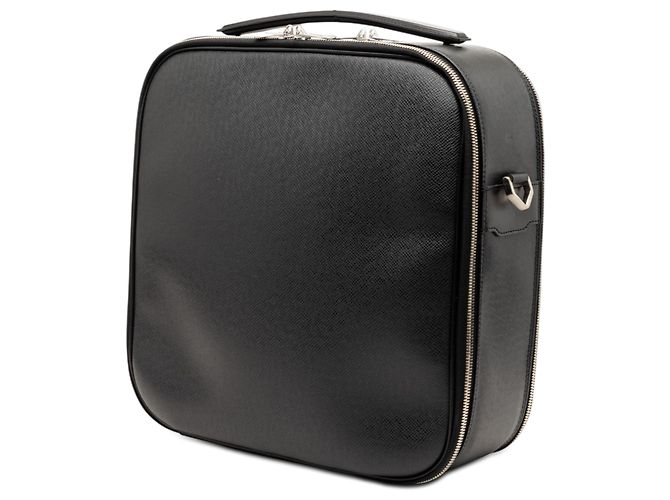 Louis Vuitton Nero Taiga Tura - vista 2